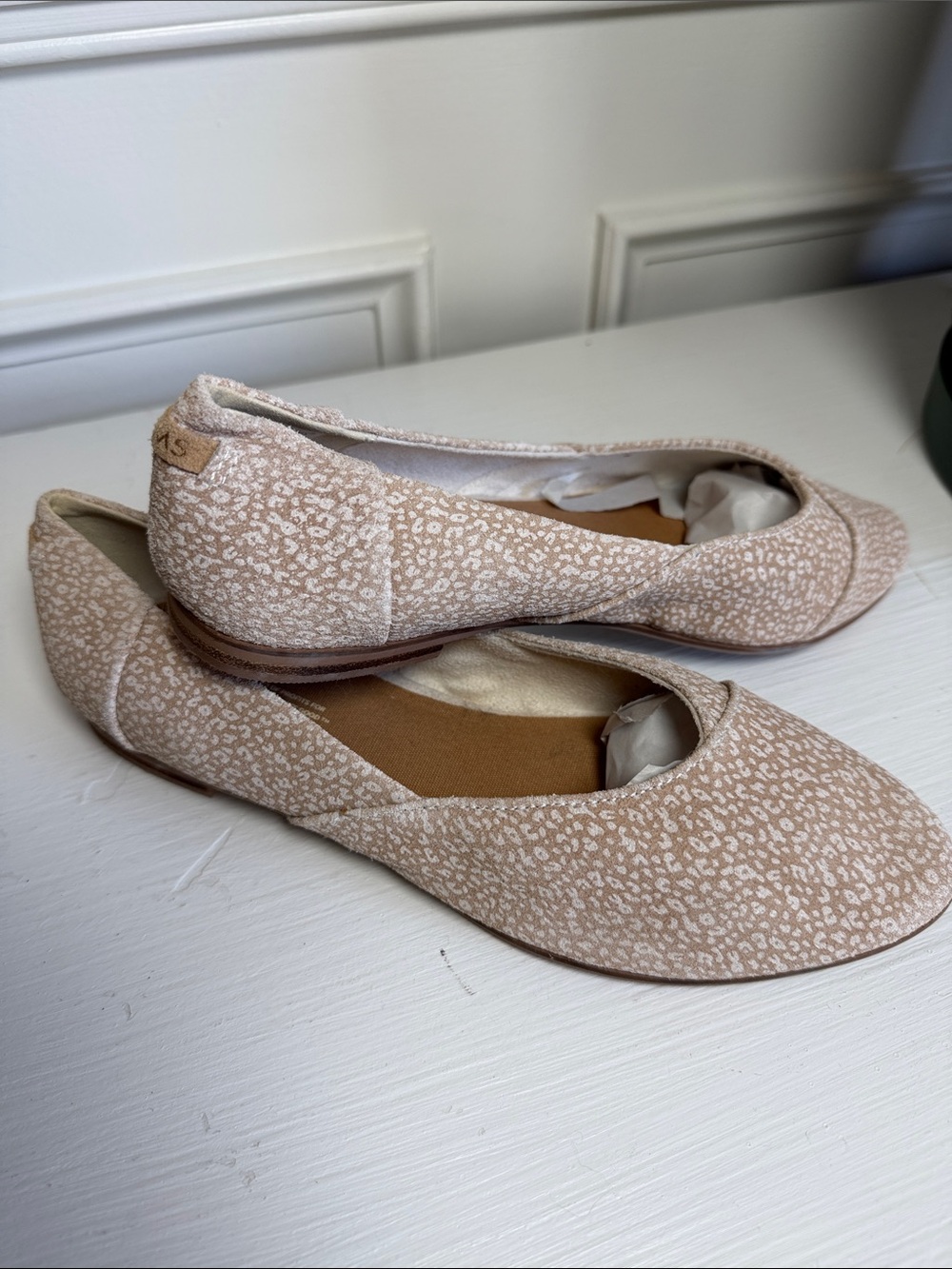 TOMS Women’s Jutti Animal Print Beige Speckle Suede Ballet Flats. Size 8.5